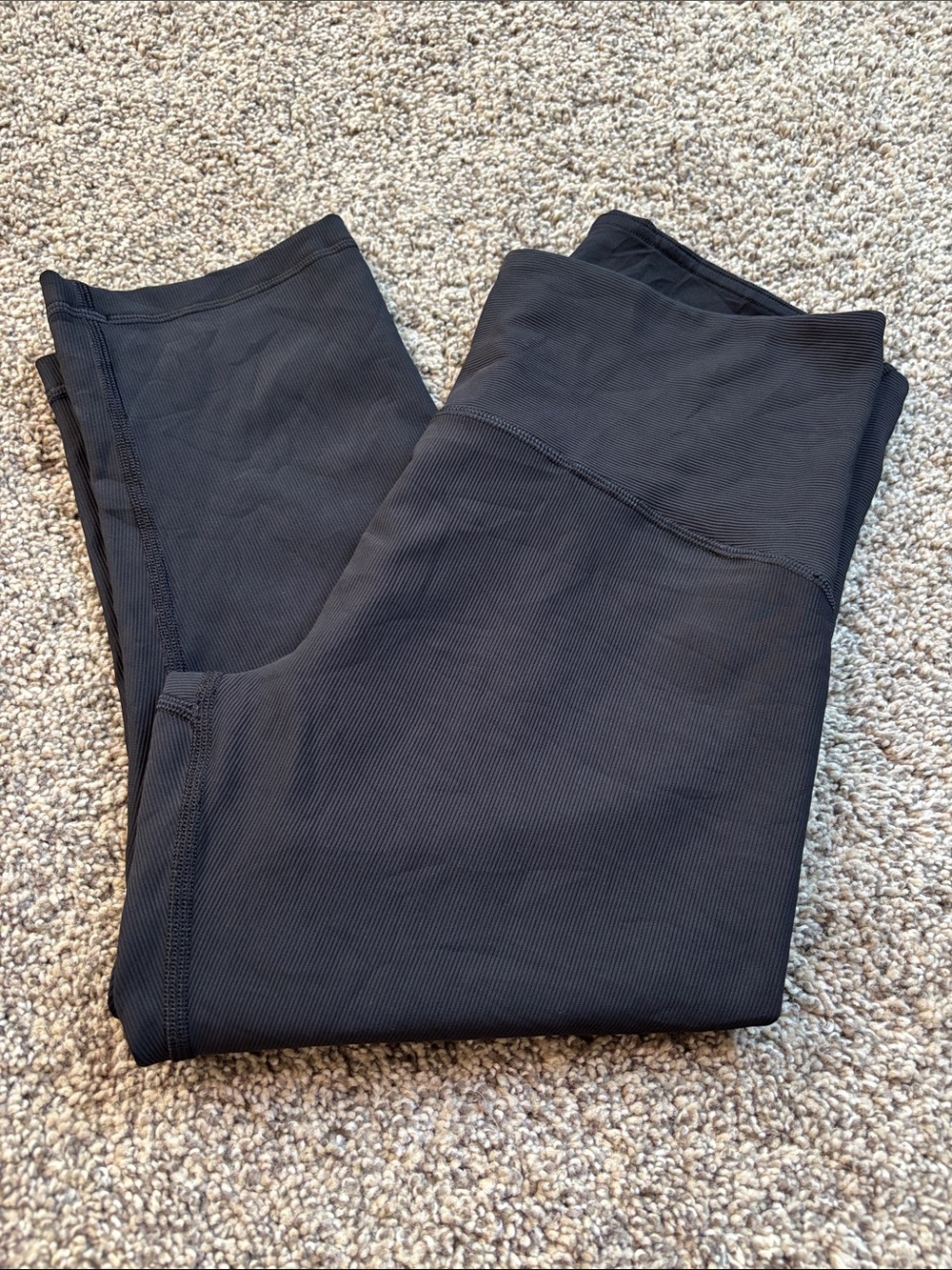 Lululemon Ribbed Contoured High Rise Crop *17" size 8